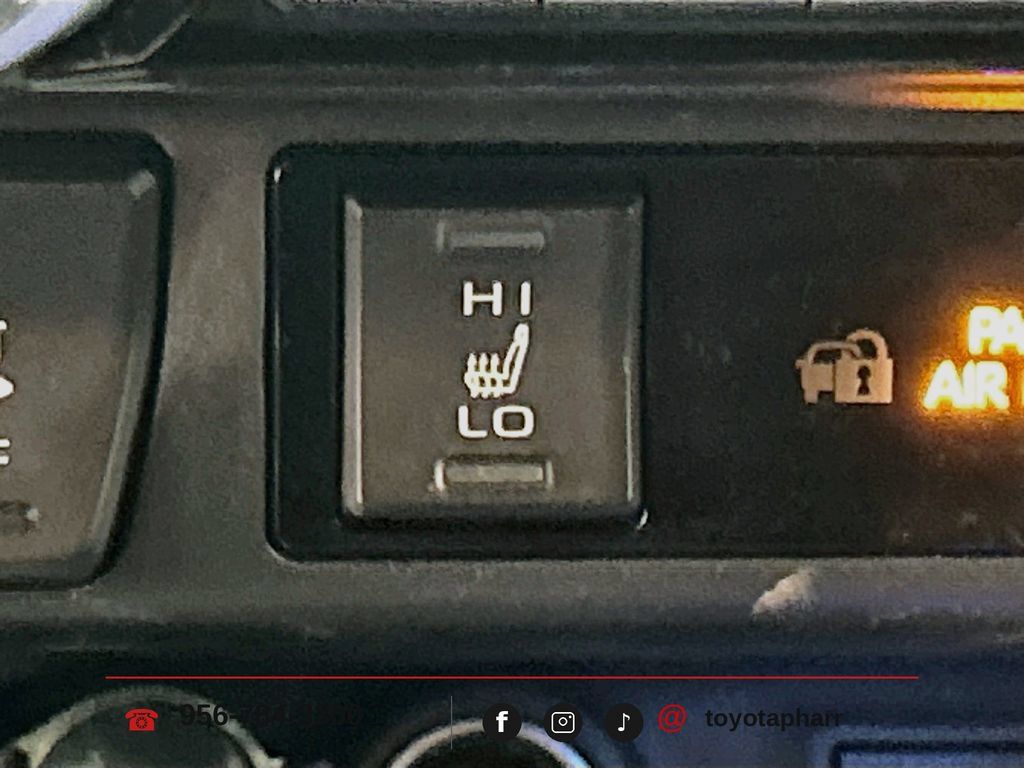 Used 2025 Toyota RAV4 XSE AWD/4WD image 18