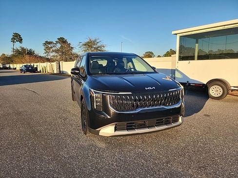 Used 2025 Kia Carnival image 3