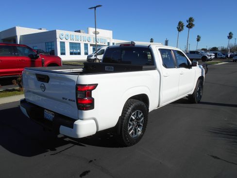 Used 2023 Nissan Frontier SV w/ Technology Package image 4