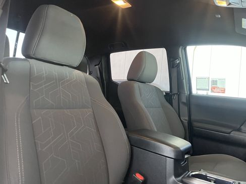 Used 2019 Toyota Tacoma TRD Sport w/ Technology Package RWD image 20