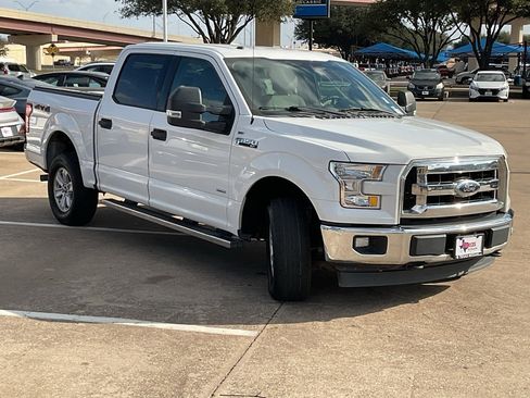 Used 2017 Ford F150 XLT w/ Trailer Tow Package image 4