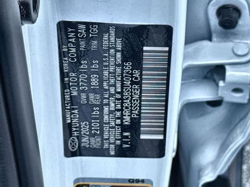 Used 2025 Hyundai Venue SEL FWD image 29