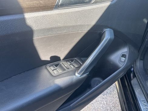 Used 2016 Volkswagen Passat 3.6 SEL Premium image 8