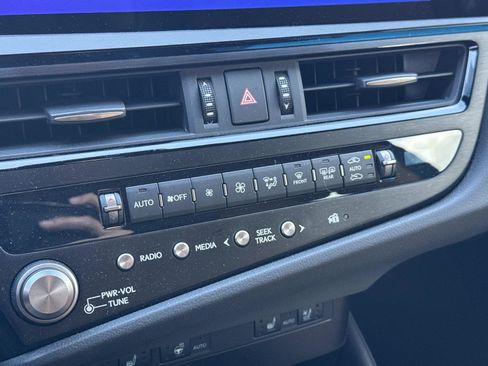 Used 2025 Lexus ES 300h w/ Premium Package image 26