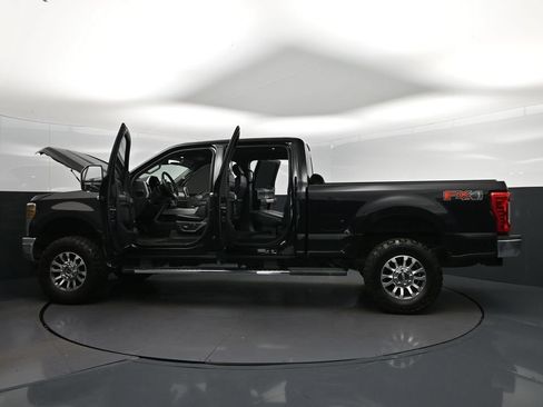 Used 2019 Ford F250 Lariat w/ Lariat Ultimate Package AWD/4WD image 46