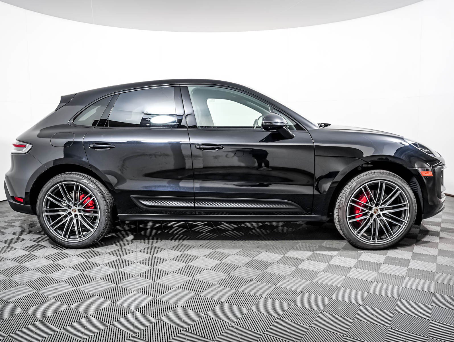 Certified 2026 Porsche Macan S AWD/4WD image 9