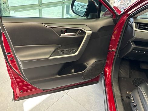 Used 2023 Toyota RAV4 XLE Premium image 14