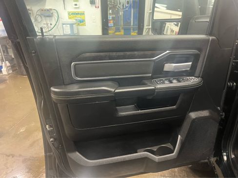 Used 2024 RAM 2500 Big Horn w/ Sport Appearance Package image 35