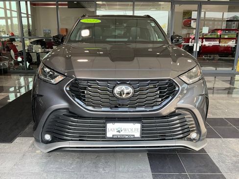 Used 2023 Toyota Highlander XSE AWD/4WD image 2