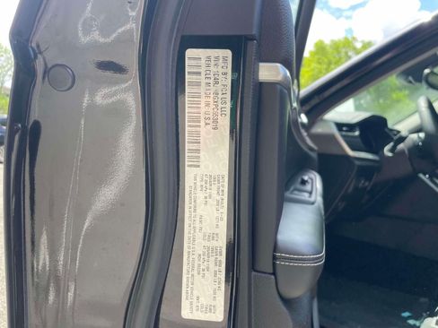 Used 2023 Jeep Grand Cherokee Limited AWD/4WD image 19
