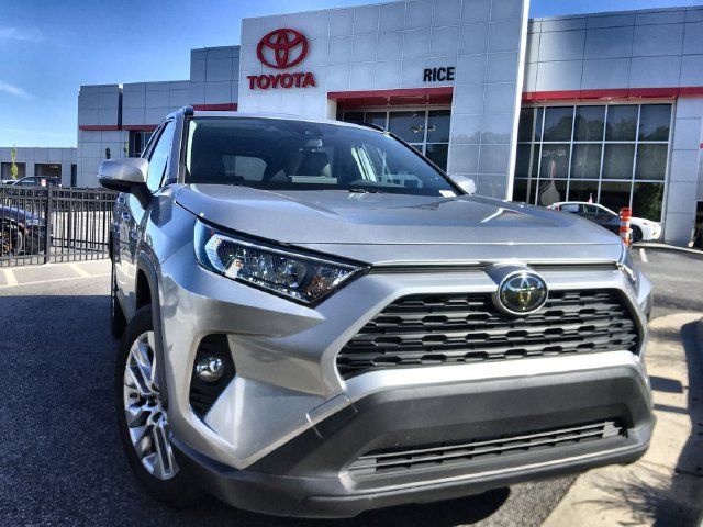 Used 2019 Toyota RAV4 XLE Premium FWD image 2