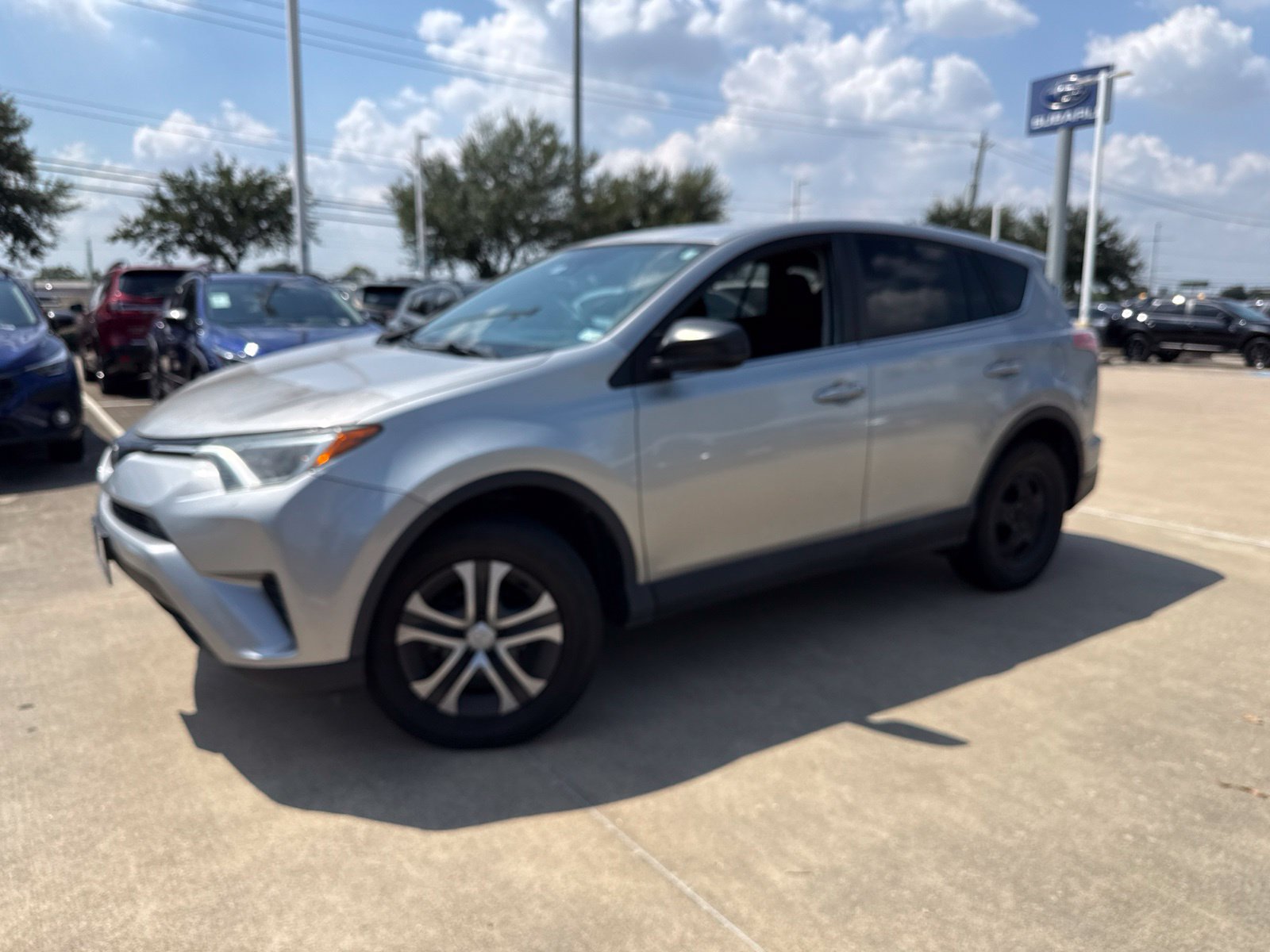 Used 2018 Toyota RAV4 LE FWD image 1