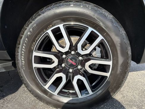 Used 2024 GMC Yukon XL AT4 w/ Technology Package AWD/4WD image 21