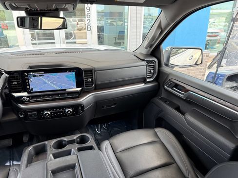 Used 2025 GMC Sierra 1500 SLT AWD/4WD image 34