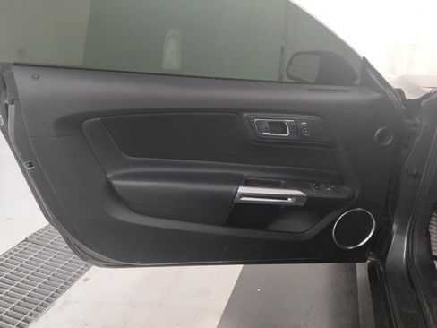 Used 2017 Ford Mustang Coupe image 27