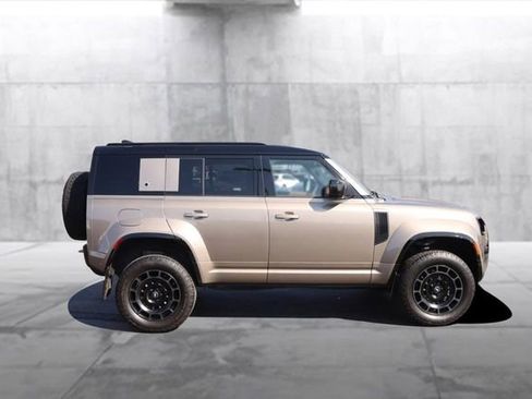 Used 2025 Land Rover Defender 110 image 5