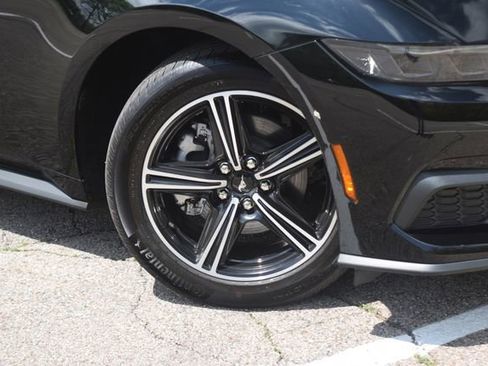 Used 2025 Ford Mustang Coupe RWD image 28