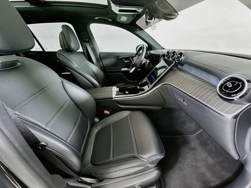 Used 2024 Mercedes-Benz GLC 300 4MATIC image 29