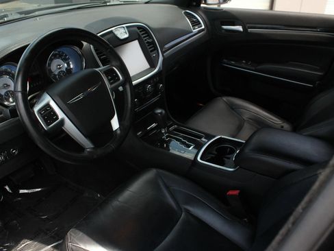Used 2011 Chrysler 300 Limited RWD image 13
