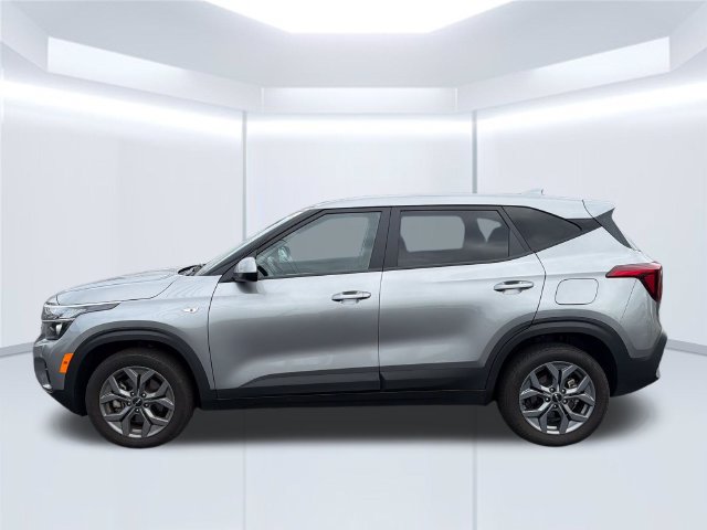 Used 2024 Kia Seltos LX AWD/4WD image 2
