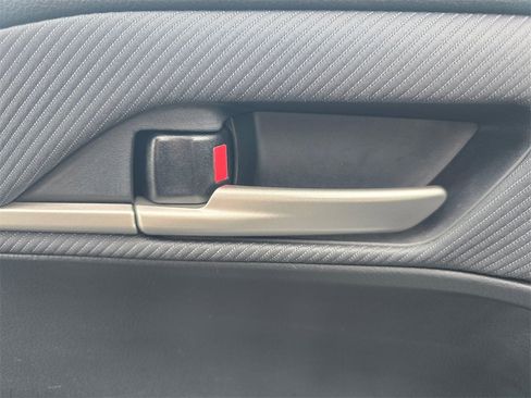 Used 2025 Toyota Camry SE image 18