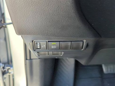 Used 2025 Toyota Corolla Cross LE FWD image 10