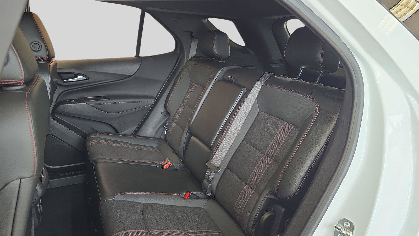 Used 2024 Chevrolet Equinox RS FWD image 18
