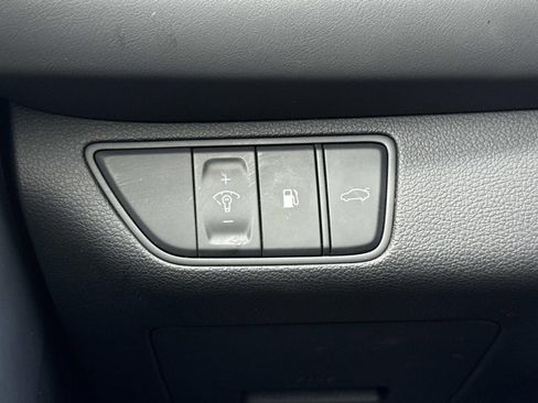 Used 2023 Genesis G70 2.0T image 18