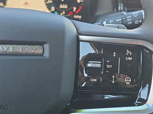 Certified 2025 Land Rover Discovery Sport Dynamic SE image 18