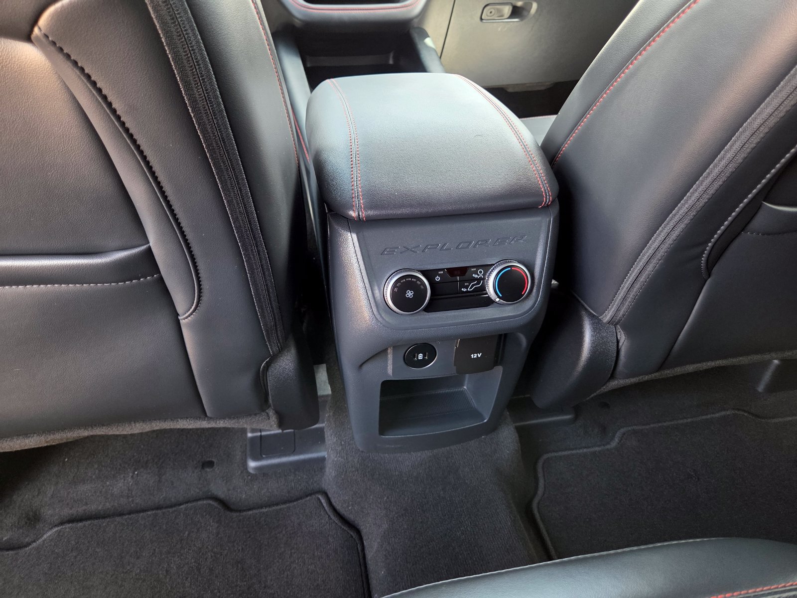 Used 2025 Ford Explorer ST-Line RWD image 19