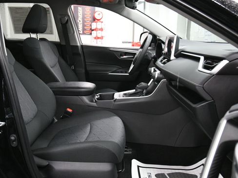 Used 2025 Toyota RAV4 XLE image 27