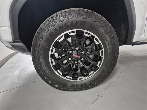 Used 2026 GMC Canyon AT4 image 10