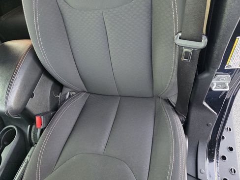 Used 2018 Jeep Wrangler Unlimited Sport image 11