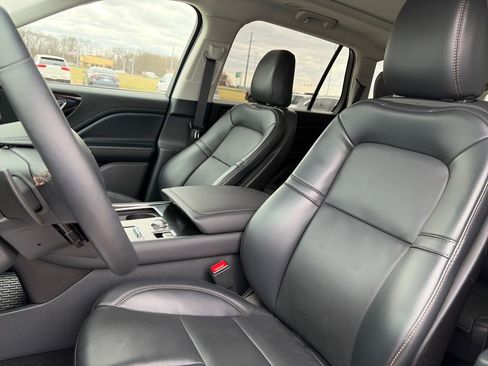 Used 2025 Lincoln Aviator AWD image 17