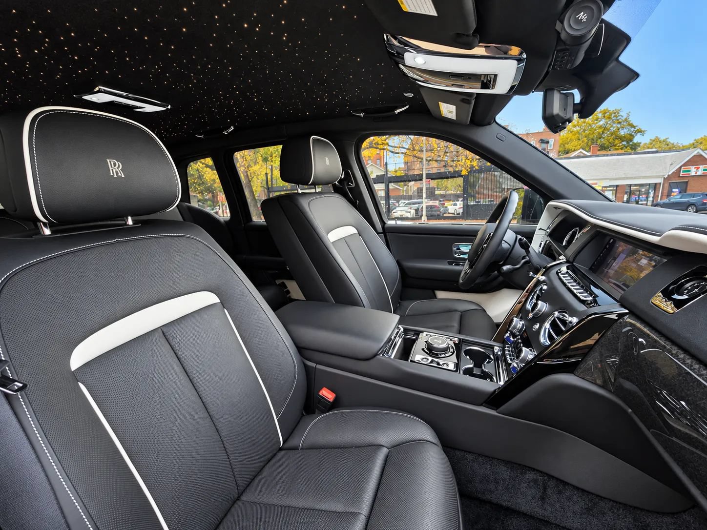 Used 2020 Rolls-Royce Cullinan Black Badge AWD/4WD image 29