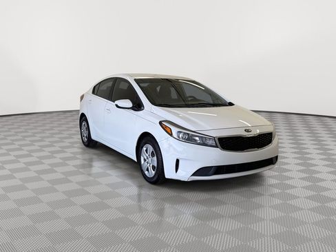 Used 2017 Kia Forte LX image 2
