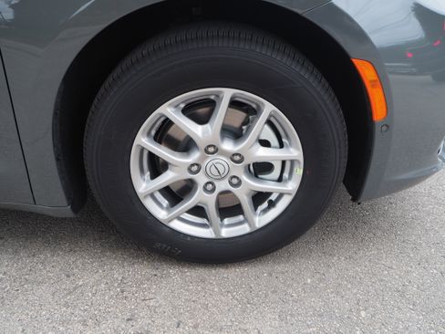 New 2025 Chrysler Pacifica Select w/ Uconnect Theater Family Group image 5