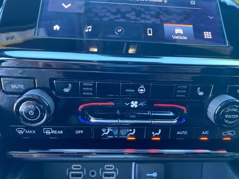 Used 2023 Jeep Grand Cherokee L Laredo AWD/4WD image 13