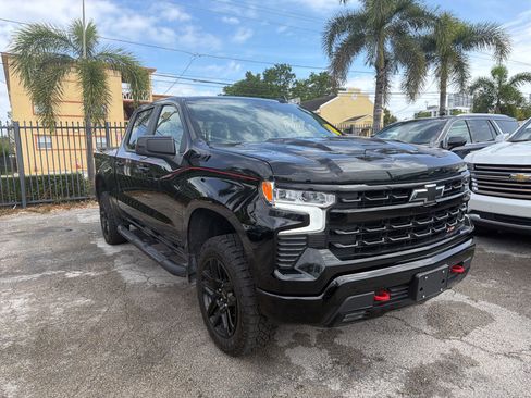 Used 2025 Chevrolet Silverado 1500 LT Trail Boss w/ LPO, Dark Essentials Package image 3