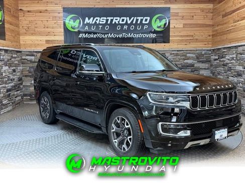 Used 2023 Jeep Wagoneer Series III w/ Preferred Equipment Group AWD/4WD image 1