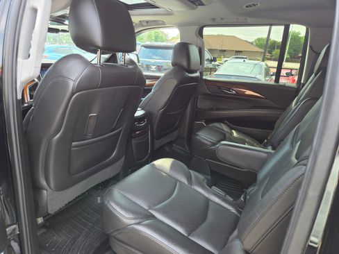 Used 2016 Cadillac Escalade ESV Luxury AWD/4WD image 9