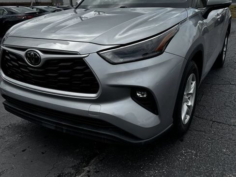 Used 2021 Toyota Highlander LE FWD image 1