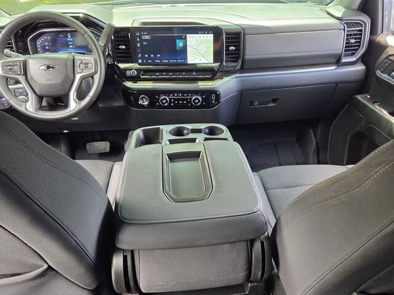 Used 2024 Chevrolet Silverado 1500 LT AWD/4WD image 10