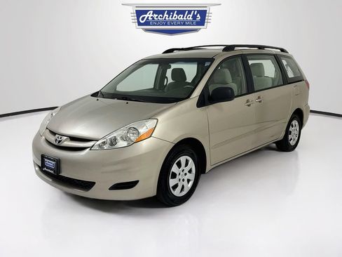 Used 2009 Toyota Sienna CE FWD image 3