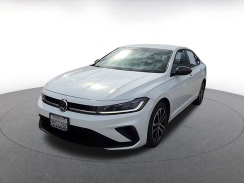 Used 2025 Volkswagen Jetta Sport image 7