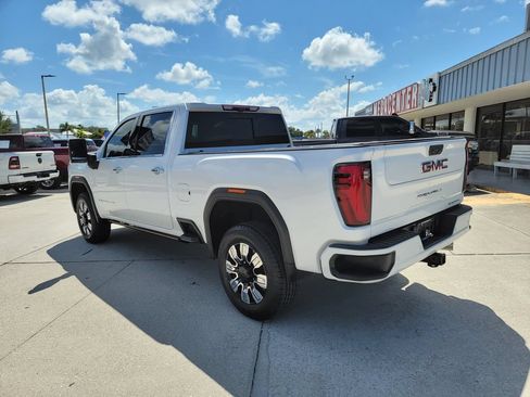 Used 2024 GMC Sierra 2500 Denali w/ Denali Reserve Package AWD/4WD image 3