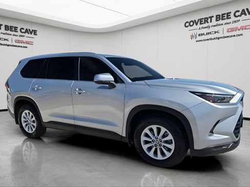 Used 2024 Toyota Grand Highlander XLE image 1