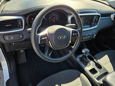 Used 2019 Kia Sorento FWD image 18