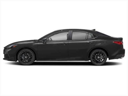 Used 2025 Toyota Camry SE FWD image 3