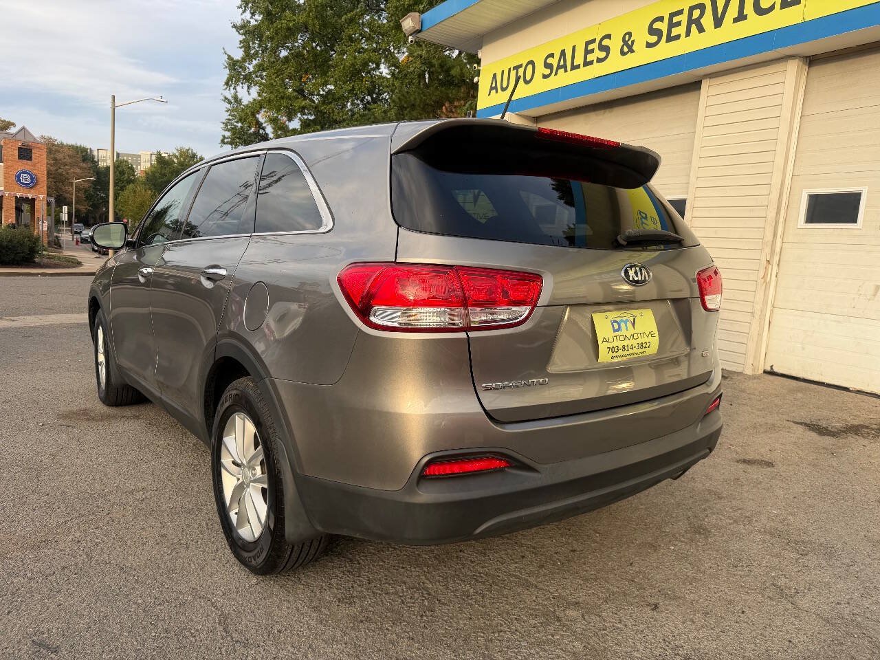 Used 2016 Kia Sorento L FWD image 4
